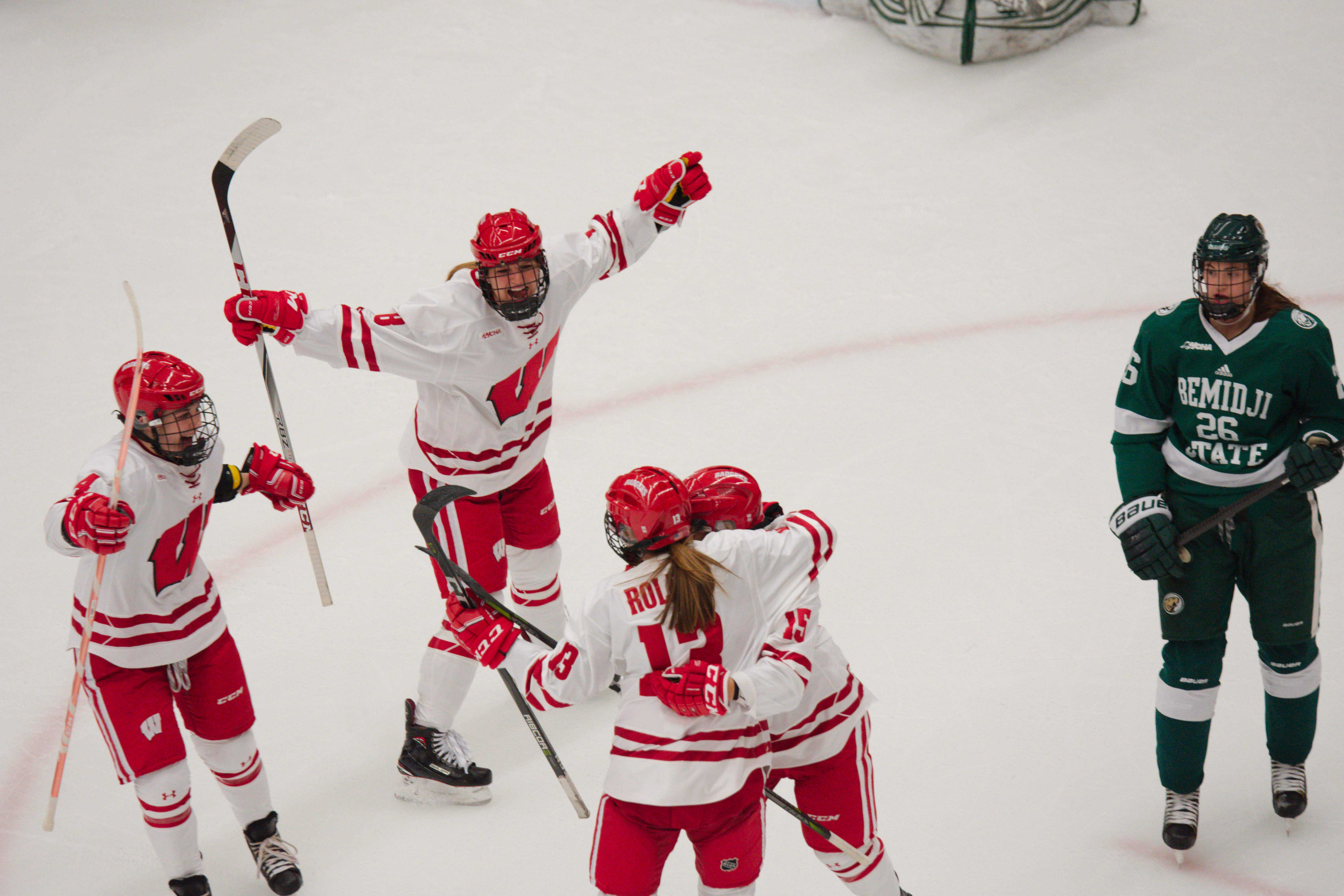 Womens Hockey Wisconsin Womens Hockey Poised For Another Outstanding Year The Badger Herald 