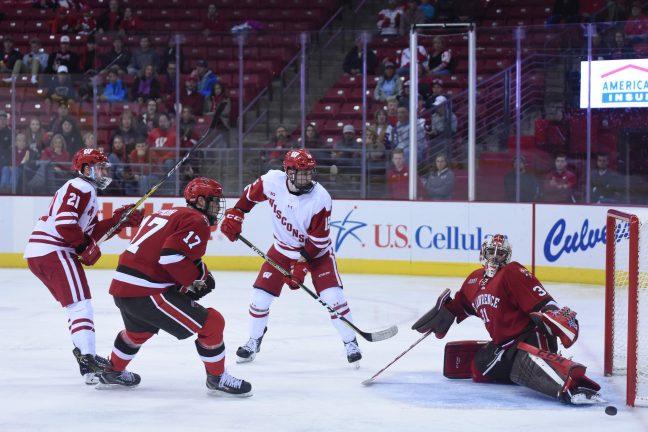 Mens hockey: Wisconsin ties series with St. Lawrence, falls to No. 7 in polls