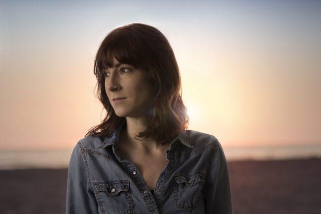 Folk singer Emily Mure to bring intimate performance to Crescendo Café