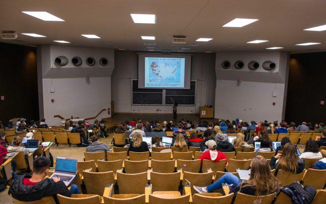 UW must take COVID-19 more seriously, abandon plan for hybrid education