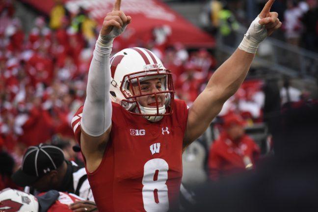 Football: Wisconsin dominates Michigan, remains undefeated and best in Big Ten
