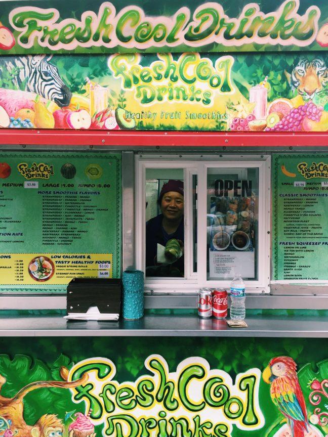 Spring roll cart offers ideal dining experience for busy UW students on a budget