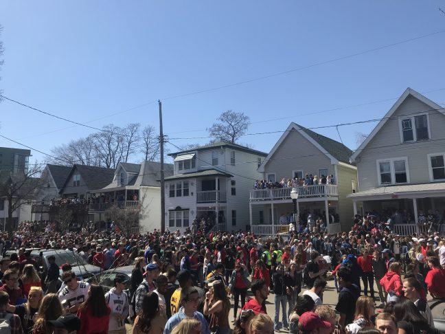 Warm+weather+bring+15%2C000+partiers+out+for+Mifflin+Street+Block+Party