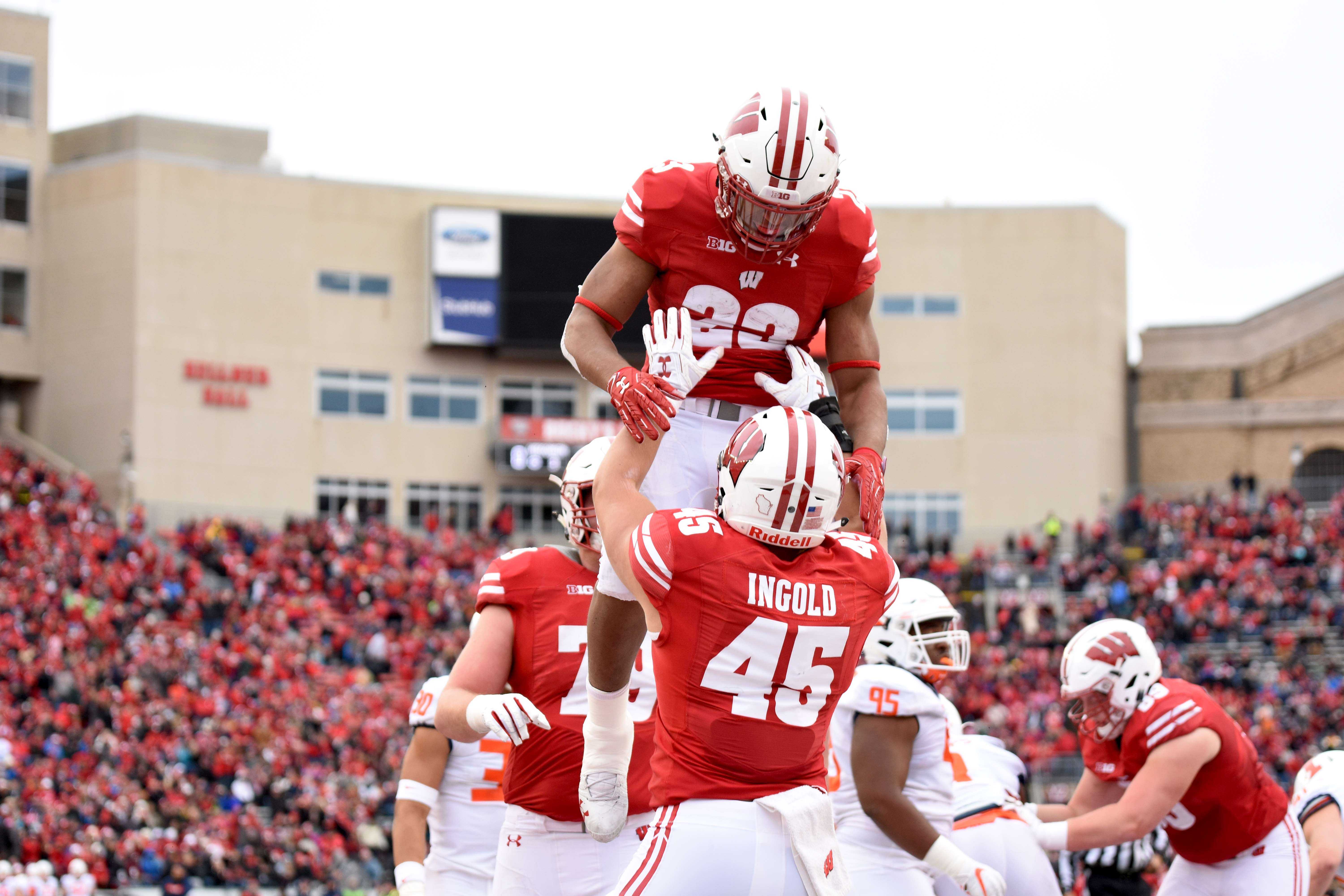 Football: Jonathan Taylor, offensive line highlight Big Ten Award  recipients from Wisconsin · The Badger Herald