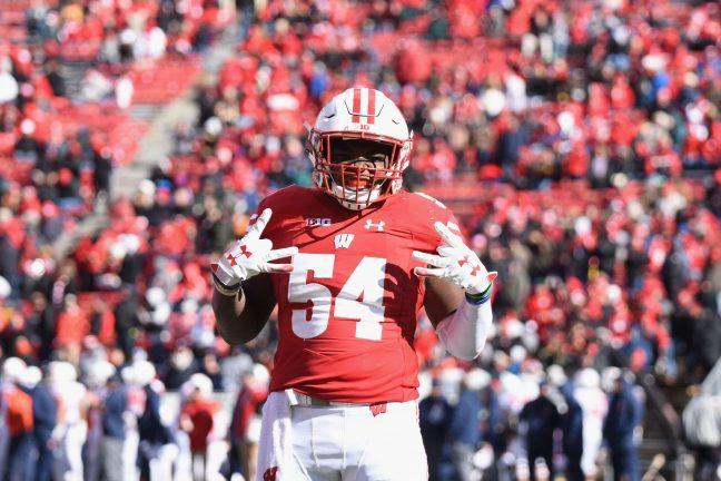 Football: Wisconsin rolls through Kent State en route to fifth straight victory