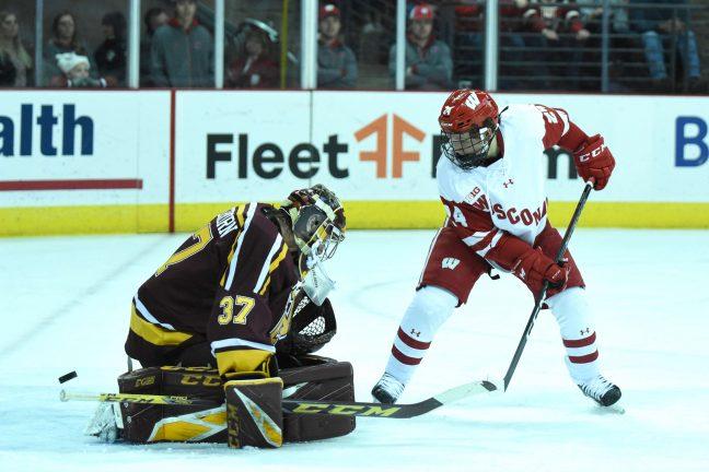 Mens+hockey%3A+Badgers+split+Big+Ten+opening+series+with+No.+16+Gophers