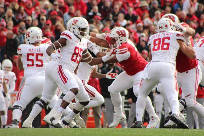 Football: No. 6 Badgers fall to Illini after walk-off field goal