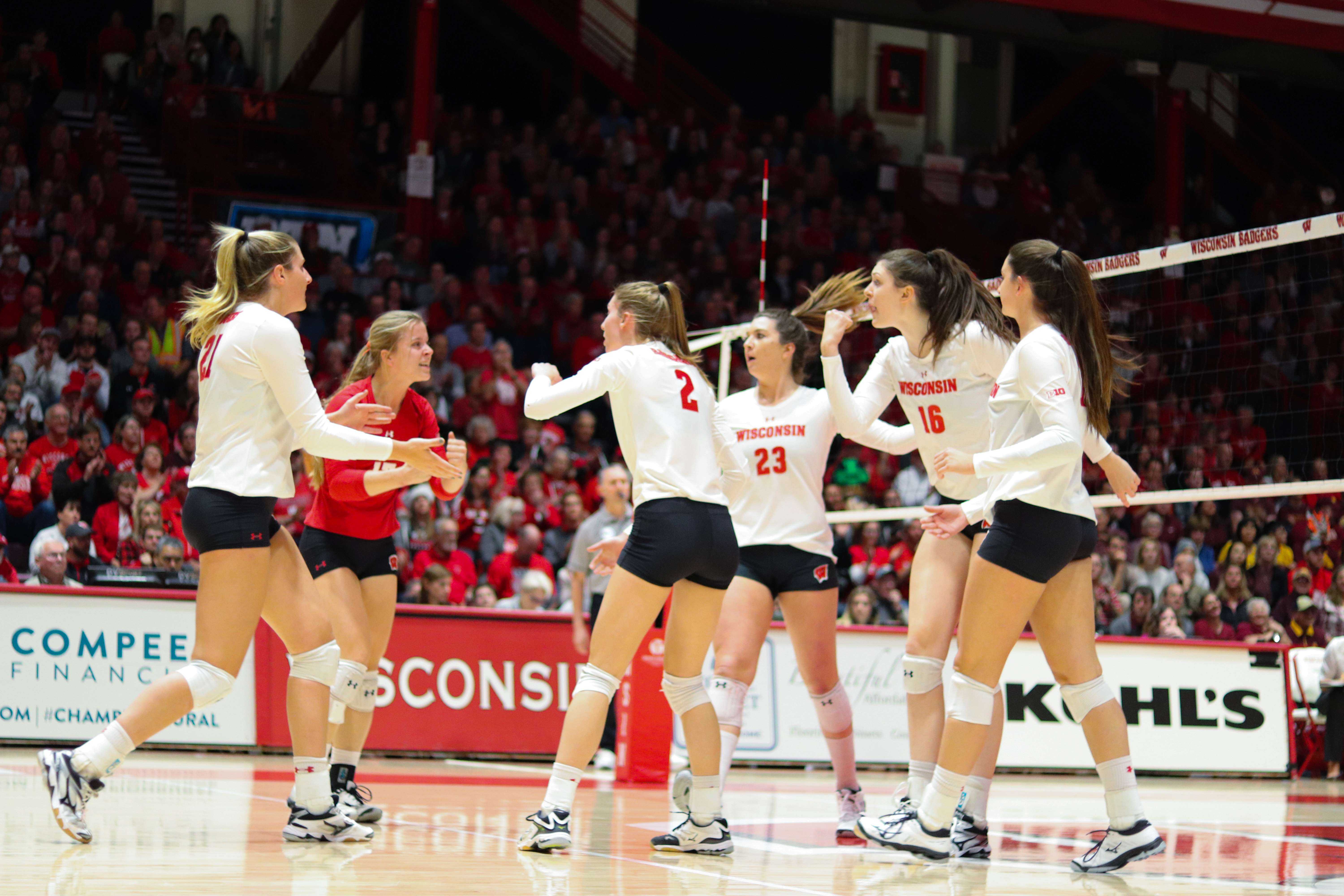 Womens Volleyball Kelly Sheffield Shines Light On Team Depth For Upcoming Season The Badger