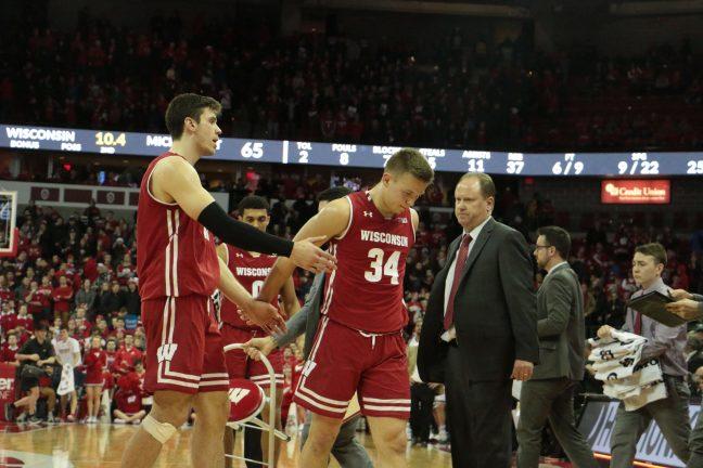 Men’s basketball: Wisconsin folds in 72–54 loss to Oregon