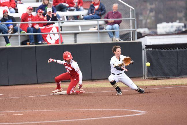 Softball: After overpowering Hoosiers, Badgers set to face No. 16 Gophers in doubleheader