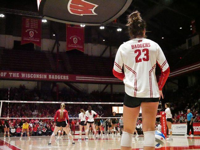 Volleyball: Badgers split pair of games, drop first match in Big Ten play