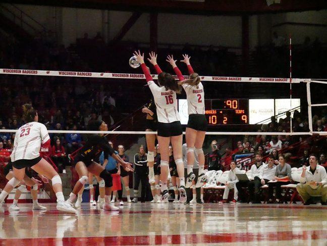 Volleyball: UW upsets Louisville for trip to national championship match