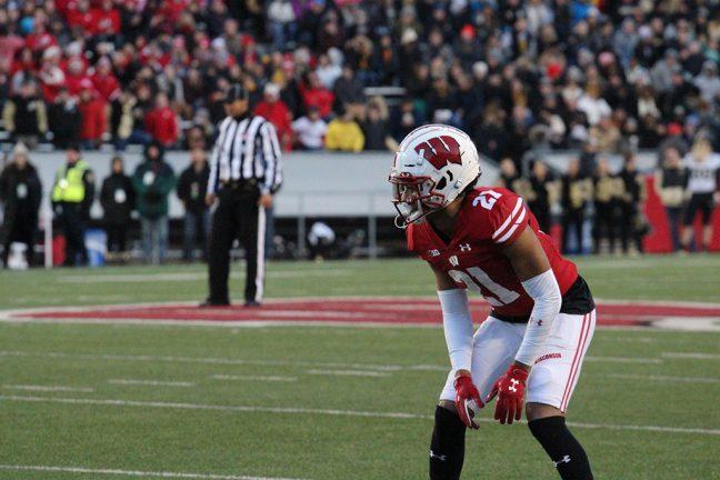 Football: Badgers return to practice Monday with eyes on Michigan as active COVID-19 cases in program drops to five