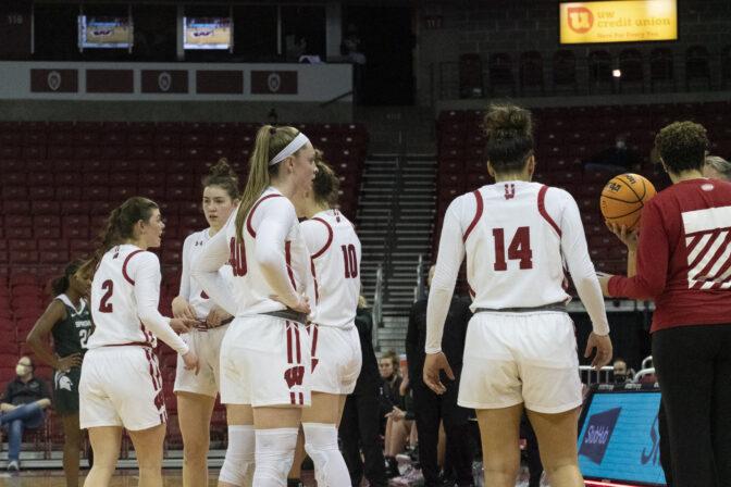 Badger Herald archival photo of the women's volleyball team. 