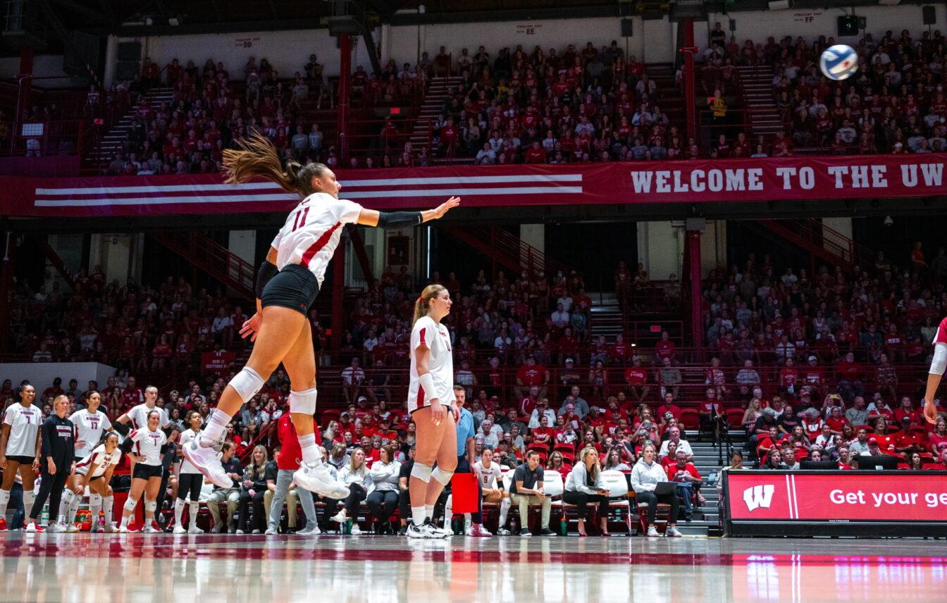 Volleyball%3A+Badgers+dominate+Terrapins+in+College+Park