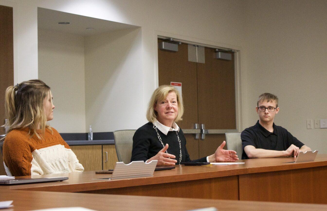 Senator Tammy Baldwin speaks with student leaders at roundtable discussion for One Year to Win tour