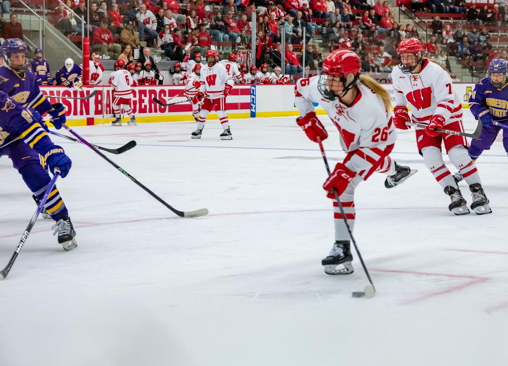 Women%E2%80%99s+Hockey%3A+Wisconsin+takes+one+game+in+weekend+series+versus+top-10+team