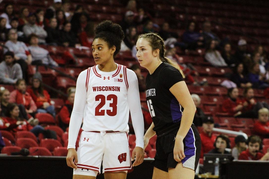 Womens+Basketball%3A+Badgers+smother+Huskies+through+dominant+interior+defense