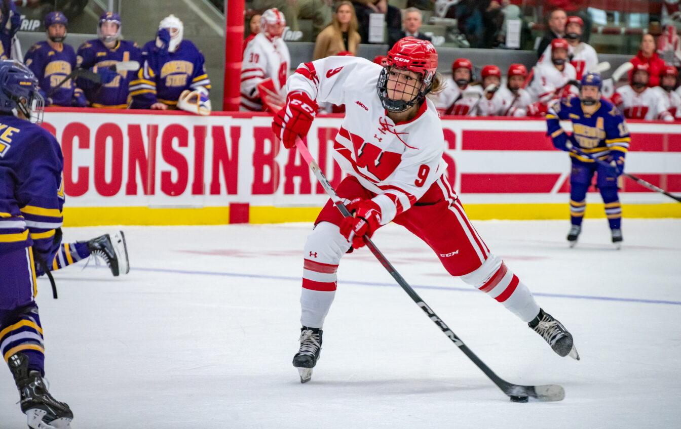 Women%E2%80%99s+Hockey%3A+Harvey+leads+Wisconsin+to+sweep+against+St.+Cloud+State