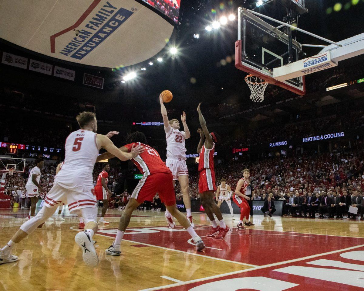 Men’s Basketball: Wisconsin fails to overcome early deficit, loses 74-70 at Indiana