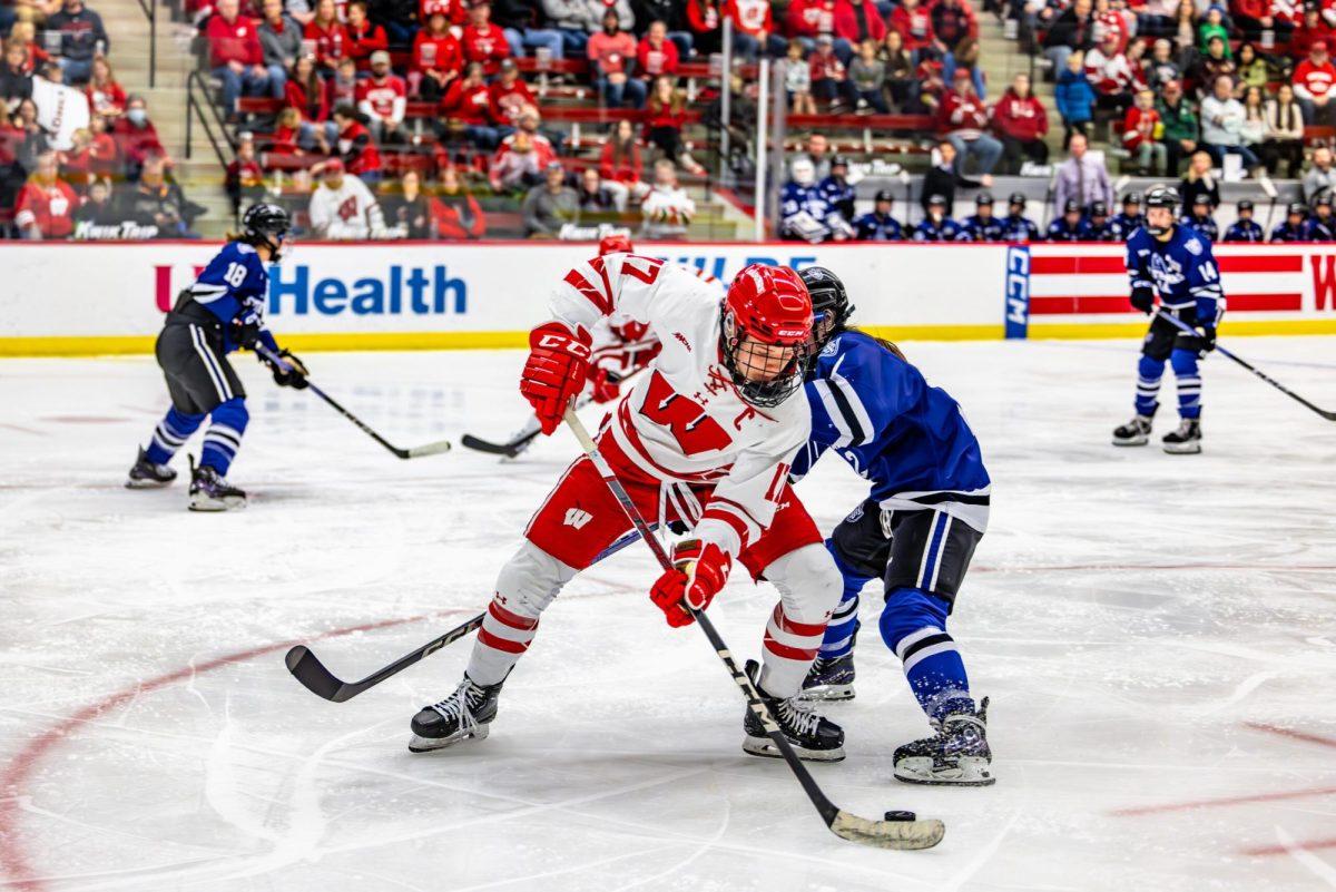 Womens+Hockey%3A+No.+2+Wisconsin+Badgers+roll+past+St.+Thomas+Tommies%2C+advance+to+WCHA+Semifinals
