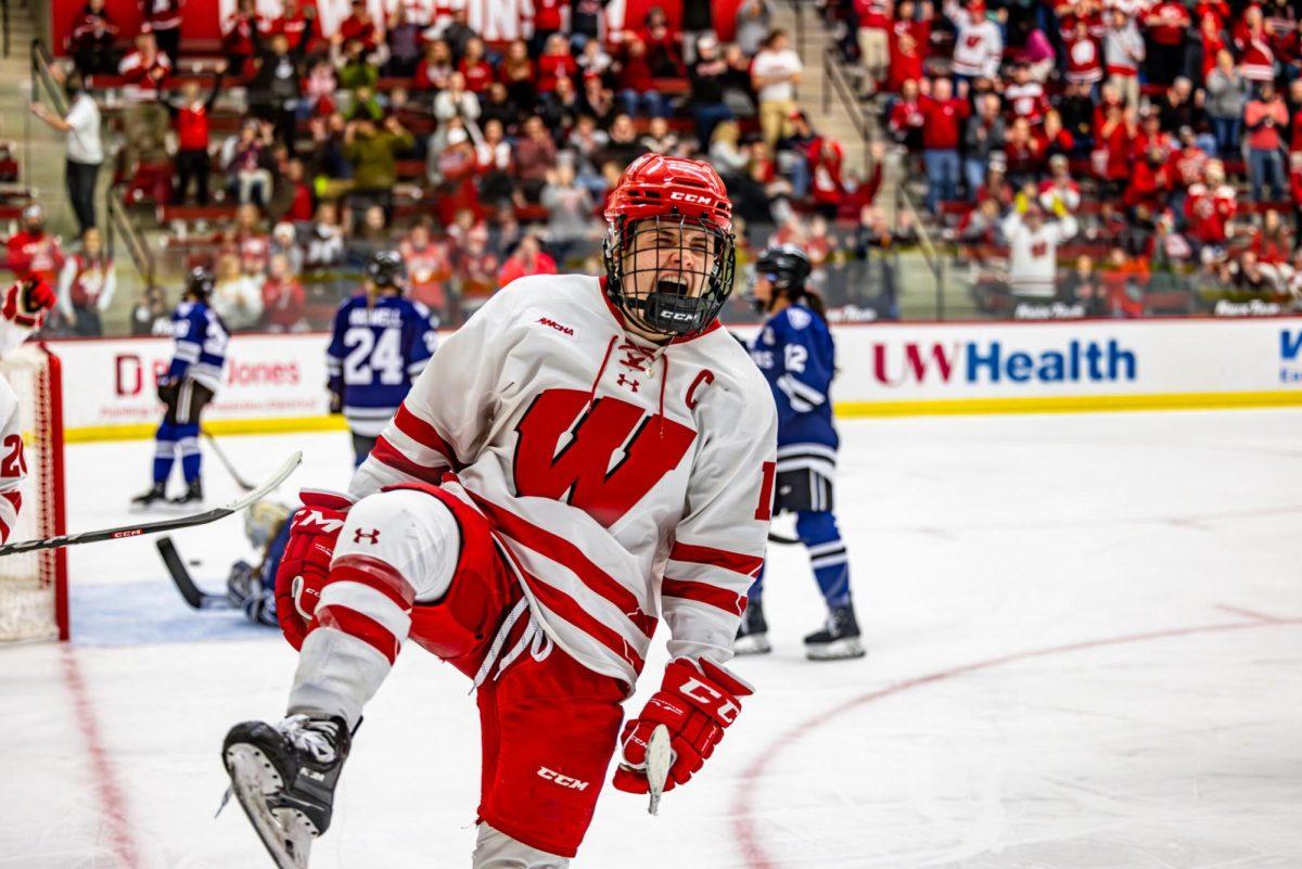 Womens Hockey: Wisconsin makes improbable comeback over Minnesota, propels team to WCHA finals