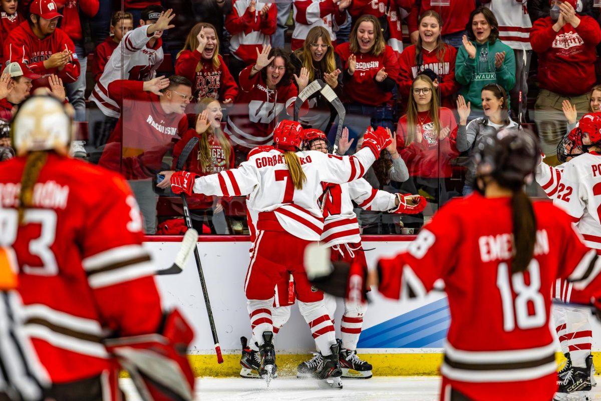 Womens+Hockey%3A+No.+2+Wisconsin+Takes+Down+No.+3+Colgate%2C+returns+to+championship+matchup