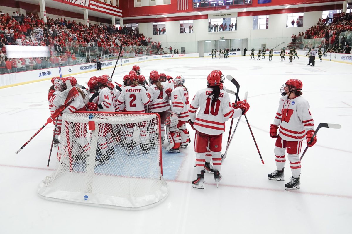 The Wisconsin Badgers defeat Clarkson 4-1 in the NCAA regional final.