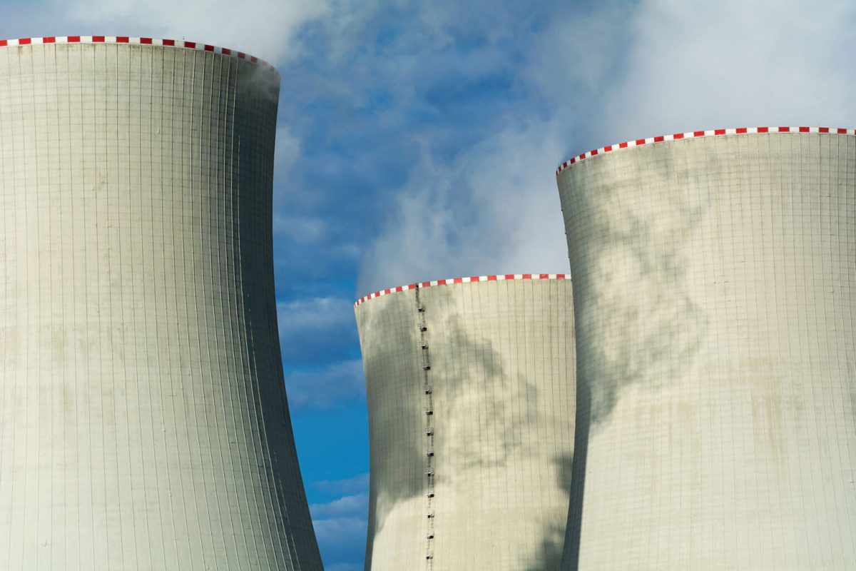 Atomic power station. Photo from Martin Vorel/LibreShot.com. 