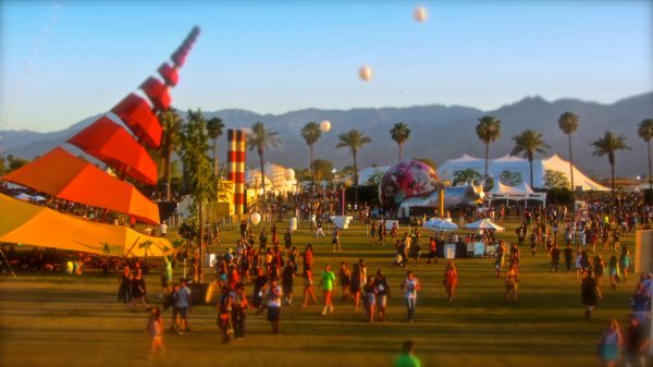 Coachella 2013, with the Do Lab and Helix Poeticus snail visible. April 20, 2013. Photo from Wikimedia Commons.